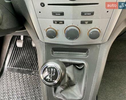 Белый Опель Зафира, объемом двигателя 1.6 л и пробегом 257 тыс. км за 5800 $, фото 20 на Automoto.ua