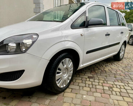 Белый Опель Зафира, объемом двигателя 1.6 л и пробегом 257 тыс. км за 6200 $, фото 2 на Automoto.ua