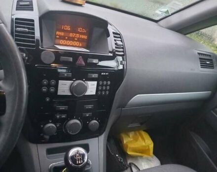 Белый Опель Зафира, объемом двигателя 1.69 л и пробегом 230 тыс. км за 5000 $, фото 4 на Automoto.ua