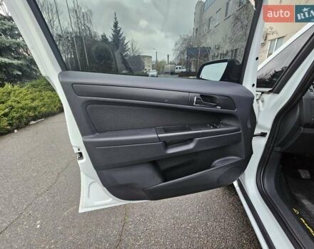 Белый Опель Зафира, объемом двигателя 1.6 л и пробегом 200 тыс. км за 6200 $, фото 74 на Automoto.ua