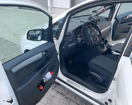 Білий Опель Зафіра, об'ємом двигуна 1.6 л та пробігом 205 тис. км за 4950 $, фото 6 на Automoto.ua