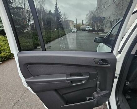 Белый Опель Зафира, объемом двигателя 1.6 л и пробегом 200 тыс. км за 6200 $, фото 54 на Automoto.ua