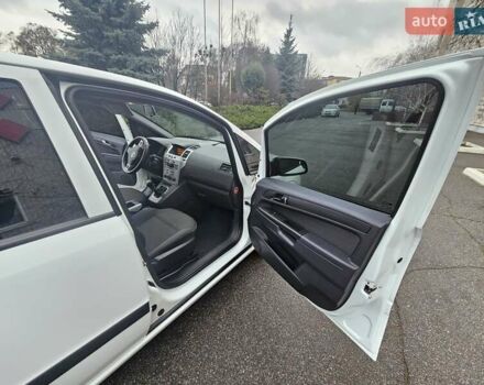 Белый Опель Зафира, объемом двигателя 1.6 л и пробегом 200 тыс. км за 6200 $, фото 65 на Automoto.ua