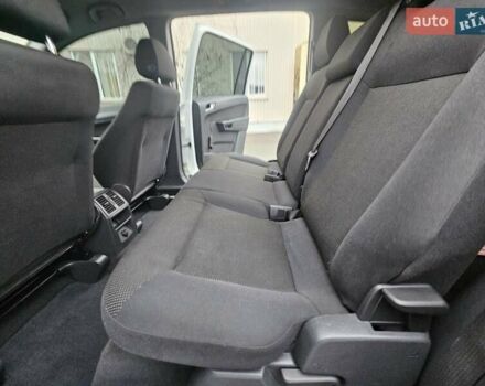 Белый Опель Зафира, объемом двигателя 1.6 л и пробегом 200 тыс. км за 6200 $, фото 57 на Automoto.ua