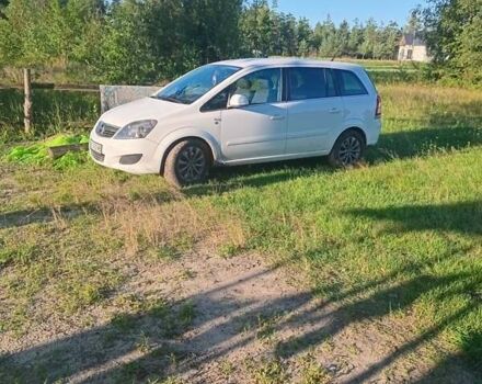 Белый Опель Зафира, объемом двигателя 1.69 л и пробегом 230 тыс. км за 5000 $, фото 2 на Automoto.ua