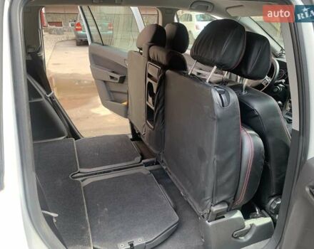 Белый Опель Зафира, объемом двигателя 1.6 л и пробегом 185 тыс. км за 6500 $, фото 11 на Automoto.ua