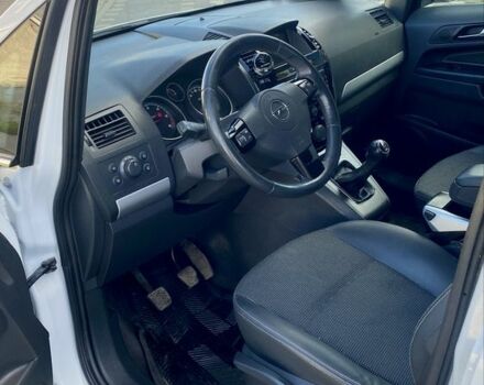 Белый Опель Зафира, объемом двигателя 1.7 л и пробегом 225 тыс. км за 7000 $, фото 11 на Automoto.ua