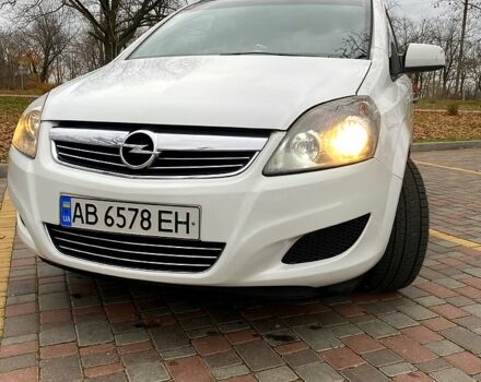 Белый Опель Зафира, объемом двигателя 1.8 л и пробегом 195 тыс. км за 8000 $, фото 1 на Automoto.ua