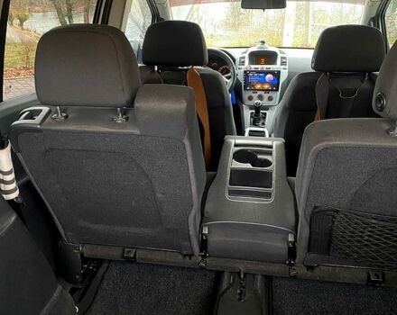 Белый Опель Зафира, объемом двигателя 1.8 л и пробегом 195 тыс. км за 8000 $, фото 6 на Automoto.ua