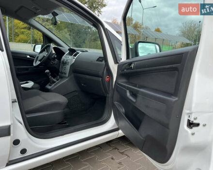 Білий Опель Зафіра, об'ємом двигуна 1.6 л та пробігом 244 тис. км за 6850 $, фото 30 на Automoto.ua