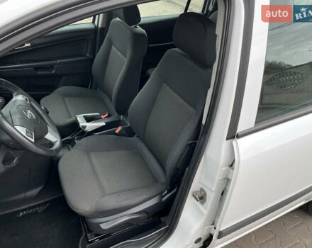 Білий Опель Зафіра, об'ємом двигуна 1.6 л та пробігом 244 тис. км за 6850 $, фото 23 на Automoto.ua