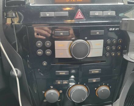 Белый Опель Зафира, объемом двигателя 1.7 л и пробегом 155 тыс. км за 6700 $, фото 6 на Automoto.ua