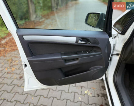 Белый Опель Зафира, объемом двигателя 1.8 л и пробегом 218 тыс. км за 6900 $, фото 18 на Automoto.ua