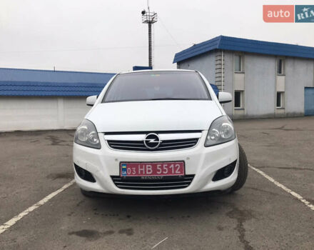 Белый Опель Зафира, объемом двигателя 1.8 л и пробегом 240 тыс. км за 7800 $, фото 1 на Automoto.ua