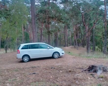 Белый Опель Зафира, объемом двигателя 1.7 л и пробегом 220 тыс. км за 6000 $, фото 2 на Automoto.ua