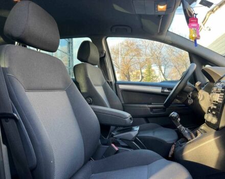 Белый Опель Зафира, объемом двигателя 1.7 л и пробегом 264 тыс. км за 6800 $, фото 16 на Automoto.ua