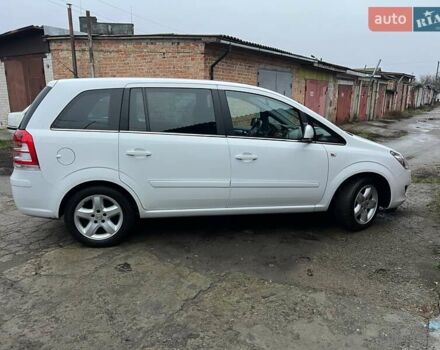 Белый Опель Зафира, объемом двигателя 1.8 л и пробегом 218 тыс. км за 7555 $, фото 8 на Automoto.ua