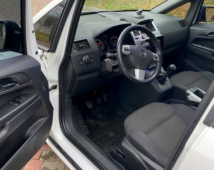 Белый Опель Зафира, объемом двигателя 1.8 л и пробегом 195 тыс. км за 8000 $, фото 5 на Automoto.ua