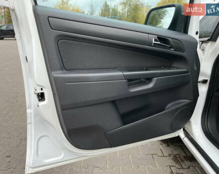 Білий Опель Зафіра, об'ємом двигуна 1.6 л та пробігом 244 тис. км за 6850 $, фото 19 на Automoto.ua