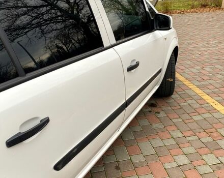 Белый Опель Зафира, объемом двигателя 1.8 л и пробегом 195 тыс. км за 8000 $, фото 2 на Automoto.ua