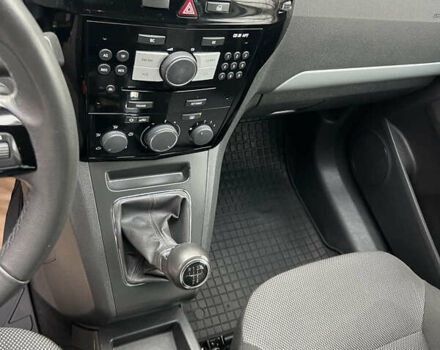 Белый Опель Зафира, объемом двигателя 1.6 л и пробегом 186 тыс. км за 9100 $, фото 9 на Automoto.ua