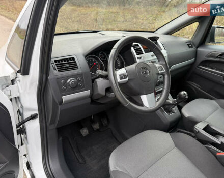 Белый Опель Зафира, объемом двигателя 1.6 л и пробегом 173 тыс. км за 7999 $, фото 16 на Automoto.ua