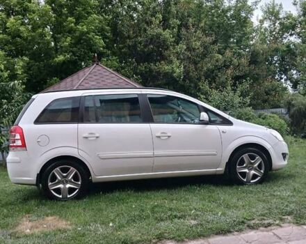 Белый Опель Зафира, объемом двигателя 1.8 л и пробегом 237 тыс. км за 7400 $, фото 6 на Automoto.ua