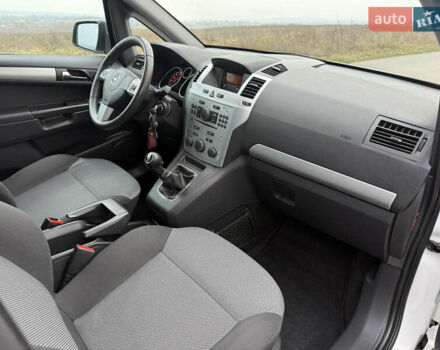 Белый Опель Зафира, объемом двигателя 1.6 л и пробегом 173 тыс. км за 7999 $, фото 51 на Automoto.ua