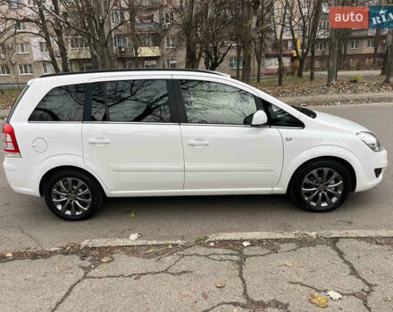 Белый Опель Зафира, объемом двигателя 1.6 л и пробегом 186 тыс. км за 9100 $, фото 2 на Automoto.ua