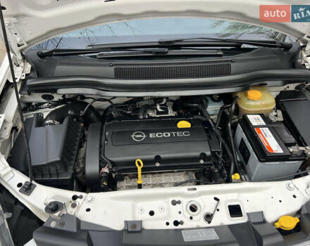 Белый Опель Зафира, объемом двигателя 1.6 л и пробегом 186 тыс. км за 9100 $, фото 17 на Automoto.ua