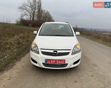 Белый Опель Зафира, объемом двигателя 1.6 л и пробегом 173 тыс. км за 7999 $, фото 3 на Automoto.ua