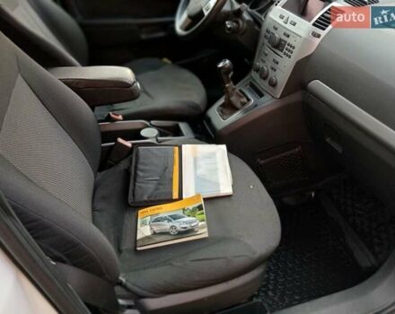 Белый Опель Зафира, объемом двигателя 1.8 л и пробегом 237 тыс. км за 7400 $, фото 19 на Automoto.ua