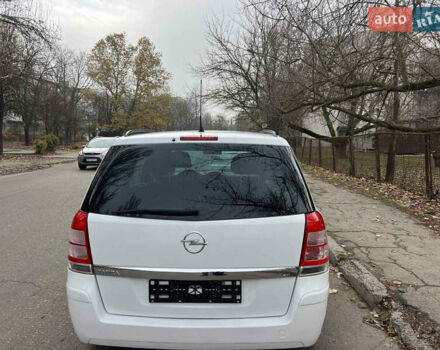Белый Опель Зафира, объемом двигателя 1.6 л и пробегом 186 тыс. км за 9100 $, фото 5 на Automoto.ua