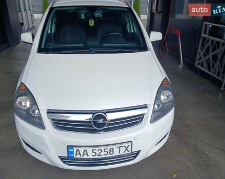 Белый Опель Зафира, объемом двигателя 1.7 л и пробегом 230 тыс. км за 7900 $, фото 2 на Automoto.ua