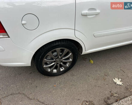 Белый Опель Зафира, объемом двигателя 1.6 л и пробегом 186 тыс. км за 9100 $, фото 3 на Automoto.ua