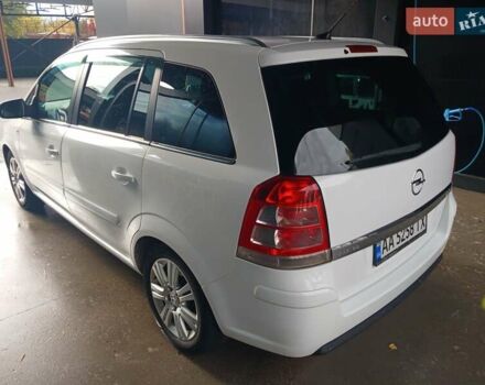 Белый Опель Зафира, объемом двигателя 1.7 л и пробегом 230 тыс. км за 7900 $, фото 4 на Automoto.ua