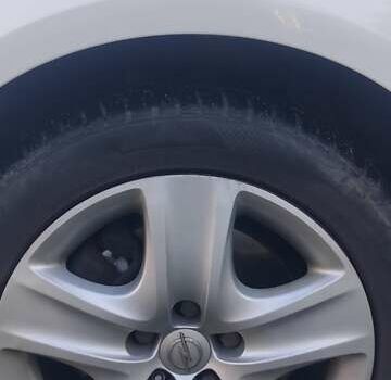 Белый Опель Зафира, объемом двигателя 2 л и пробегом 281 тыс. км за 9800 $, фото 13 на Automoto.ua