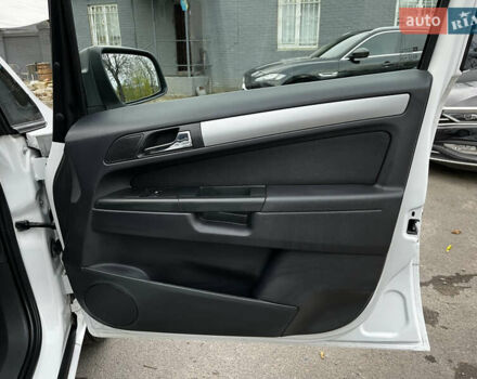 Білий Опель Зафіра, об'ємом двигуна 1.6 л та пробігом 125 тис. км за 7700 $, фото 7 на Automoto.ua