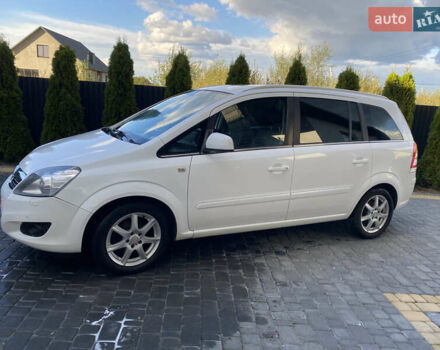 Белый Опель Зафира, объемом двигателя 1.8 л и пробегом 212 тыс. км за 7500 $, фото 4 на Automoto.ua