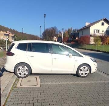 Белый Опель Зафира, объемом двигателя 2 л и пробегом 281 тыс. км за 9800 $, фото 3 на Automoto.ua