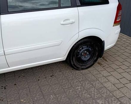 Опель Зафира 2013 в Дрогобыче на Automoto.ua Белый Опель Зафира, объемом двигателя 1.8 л и пробегом 280 тыс. км за 6650 $, фото 3 на Automoto.ua