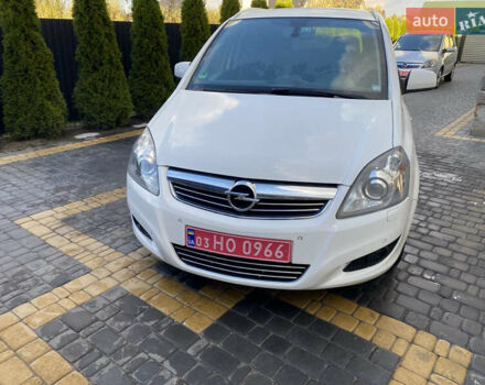 Белый Опель Зафира, объемом двигателя 1.8 л и пробегом 212 тыс. км за 7500 $, фото 10 на Automoto.ua