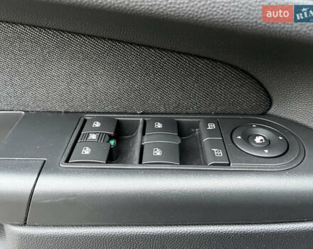 Білий Опель Зафіра, об'ємом двигуна 1.6 л та пробігом 125 тис. км за 7700 $, фото 10 на Automoto.ua
