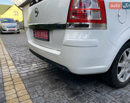 Белый Опель Зафира, объемом двигателя 1.8 л и пробегом 212 тыс. км за 7500 $, фото 20 на Automoto.ua