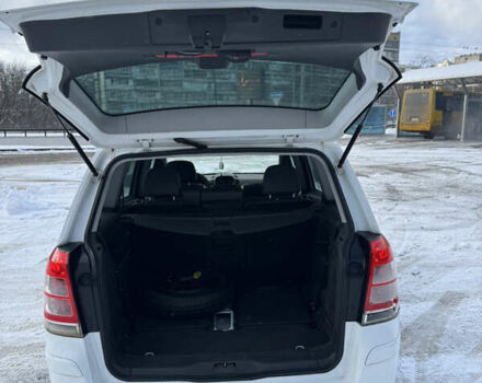 Белый Опель Зафира, объемом двигателя 1.7 л и пробегом 206 тыс. км за 8100 $, фото 7 на Automoto.ua