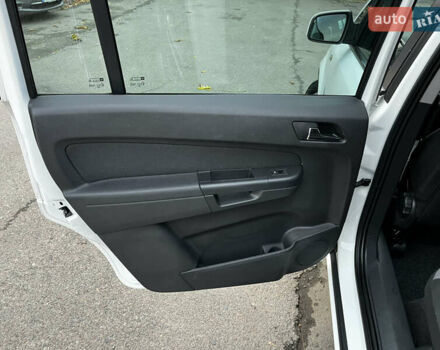 Білий Опель Зафіра, об'ємом двигуна 1.6 л та пробігом 125 тис. км за 7700 $, фото 8 на Automoto.ua