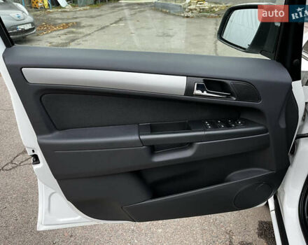 Білий Опель Зафіра, об'ємом двигуна 1.6 л та пробігом 125 тис. км за 7700 $, фото 6 на Automoto.ua