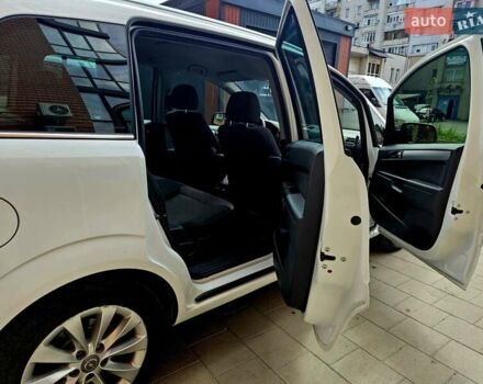 Белый Опель Зафира, объемом двигателя 1.69 л и пробегом 284 тыс. км за 7890 $, фото 4 на Automoto.ua