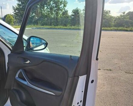 Опель Зафира 2014 в Харькове на Automoto.ua Белый Опель Зафира, объемом двигателя 2 л и пробегом 253 тыс. км за 9500 $, фото 15 на Automoto.ua