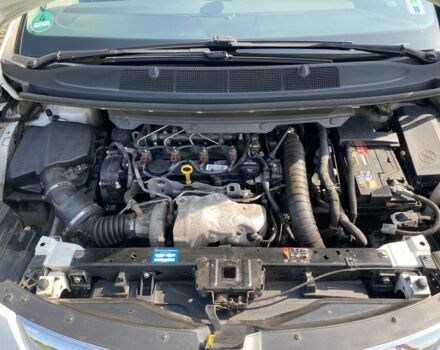 Белый Опель Зафира, объемом двигателя 2 л и пробегом 221 тыс. км за 10300 $, фото 19 на Automoto.ua